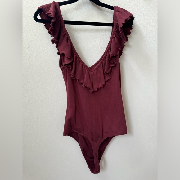 Aritzia Wilfred Ruffled Bodysuit in a size M. Color is burgundy. - Picture 4 of 5